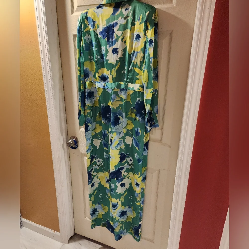 Woman's clothes - Picture 2 of 3